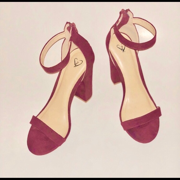 🛑🛑SOLD🛑🛑Cute and Sexy Burgundy Heels. - Picture 2 of 8